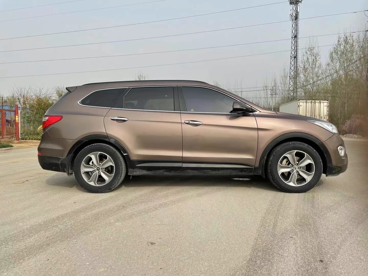 0l 车辆描述      《全款车》原始抵押银行,14年七座高配现代格锐